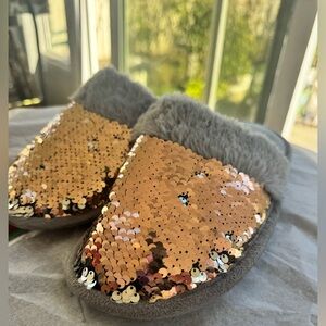 Smart Trend Reversible Sequin Slippers Women's Size 9/10 Gray Gold Silver NWT